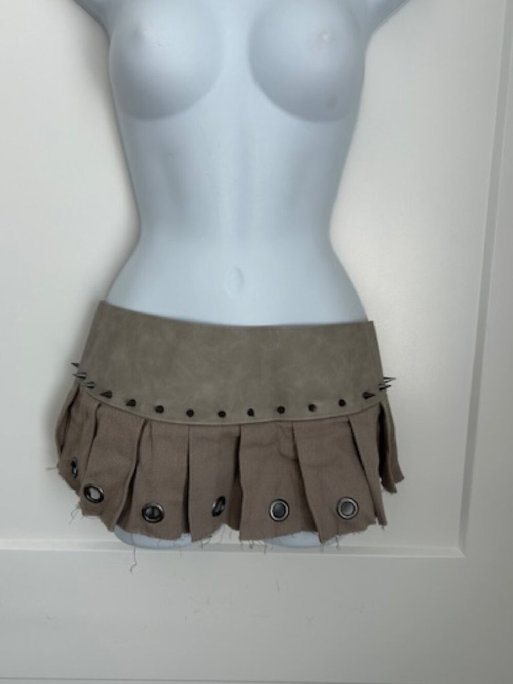 Darker wavs festival micro skirt beige with spikes